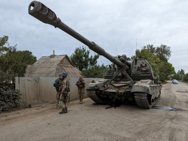 Lý do là quân đội Nga đang tiến hành cuộc chiến phòng ngự ở mặt trận Izyum nên tình huống này sẽ trở nên rõ ràng hơn. Như vậy có thể thấy rằng, những hệ thống pháo mới của quân đội Nga tỏ ra không phù hợp với xung đột cường độ cao, ít nhất là khả năng cơ động không đủ. 