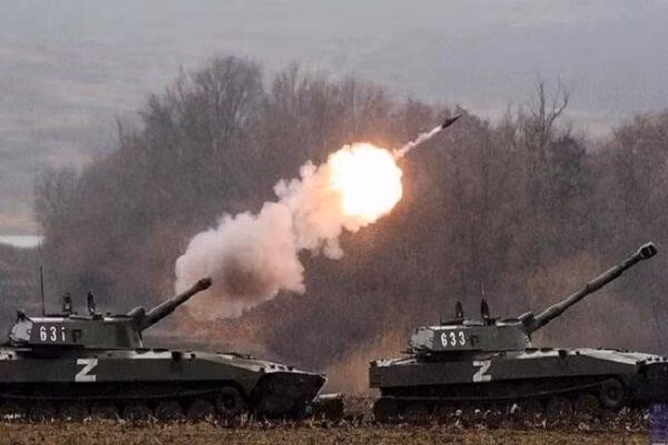 Ngược lại, các loại pháo kiểu cũ ở các mặt trận khác, lại đóng rất nhiều vai trò, ví dụ như khi Nhà máy thép Mariupol bị bao vây cách đây một thời gian, các loại pháo tự hành 2S1 kiểu cũ của quân đội Nga thậm chí còn được sử dụng bắn ngắm trực tiếp tầm gần và thể hiện sức mạnh kinh hoàng. 