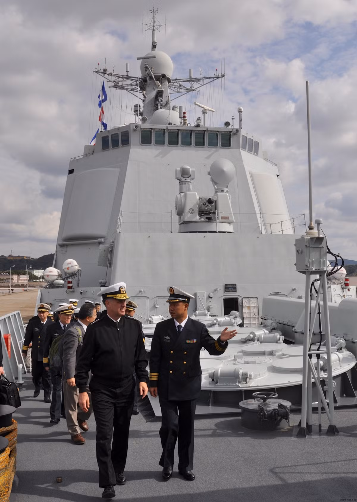 Tàu khu trục 052C hiện cũng chỉ đứng đứng hạng 2 trong các tàu nổi của Trung Quốc và Type 052C cũng không nằm trong danh sách tiếp tục phát triển của Hải quân Trung Quốc. 