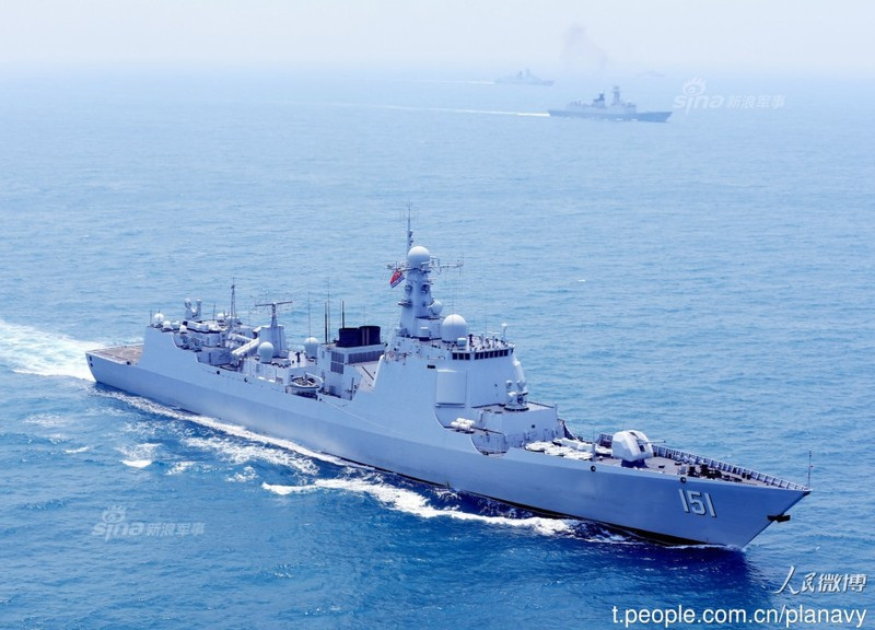 Về khả năng chiến đấu, Type 052C xếp ở chỗ nào trong bản đồ hải quân thế giới? Theo lý thuyết, thì vũ khí đòi hỏi tính năng tiên tiến và số lượng đủ áp đảo đối phương; như vậy cả hai yếu tố trên, thì Type 052C đều không gây được ấn tượng. 