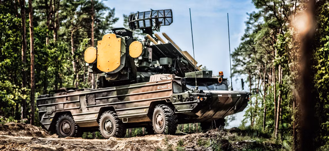 Do là hệ thống phòng không dã chiến cơ động, nên Osa được tích hợp một radar trinh sát, có khả năng phát hiện được mục tiêu bay của đối phương ở khoảng cách lên tới 30-40km. Tuy nhiên, hệ thống này còn có thể nhận sự hỗ trợ từ các loại radar cảnh giới cấp trung đoàn như P-40, P-15 hoặc PRV-9.