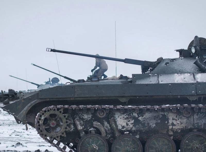 Dưới sự yểm trợ của hỏa lực Quân đội Nga, hiện hướng tiến công của dân quân DPR đang phát triển thuận lợi. Có thể hướng nam là hướng tiến công chính, có nhiệm vụ đánh chiếm cảng biển Mariupol.