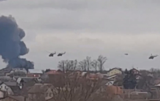 Người phát ngôn Bộ Quốc phòng Nga cũng cho biết, lính dù Nga đã đổ bộ xuống vùng ngoại ô Kiev, gần sân bay Gostomel; “Trong quá trình đánh chiếm sân bay, hơn 200 binh lính của đơn vị đặc biệt của Ukraine đã bị tiêu diệt. Không có tổn thất nào về phía Quân đội Nga”.