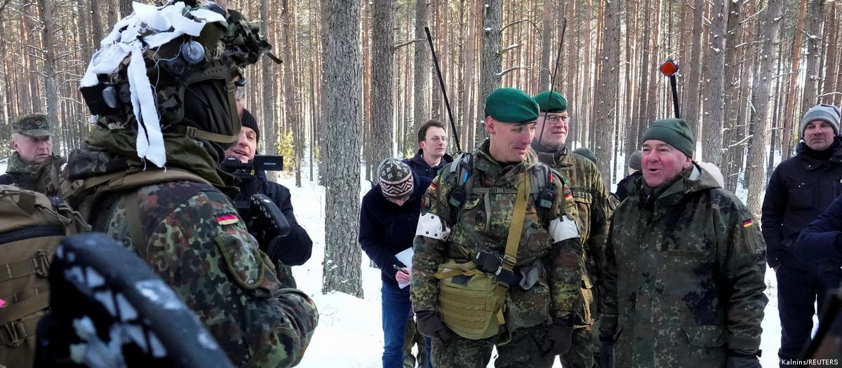 Scott Ritter nói thêm rằng, mặc dù các nước NATO đang triển khai quân gần biên giới Nga, kể cả ở các nước vùng Baltic, nhưng điều đó không có nghĩa là họ đã sẵn sàng cho một cuộc chiến tranh toàn diện. Ritter cho biết, Đức dự kiến đến năm 2027 sẽ bố trí quân ở Lithuania.