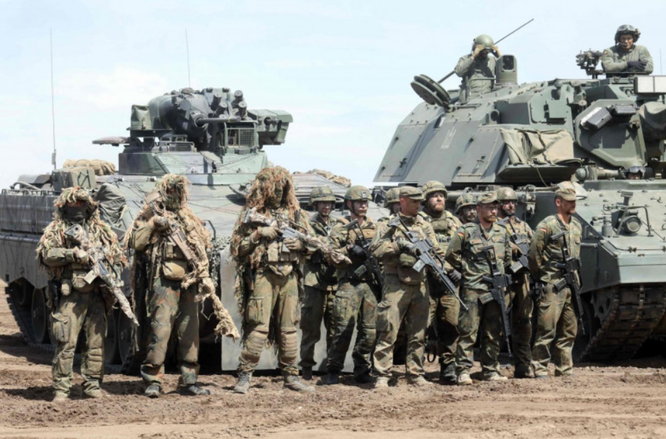 Ông Scott Ritter cũng đề cập rằng, Mỹ cũng không tốt hơn các nước châu Âu về mặt này, bởi vì Quân đội Mỹ bố trí rải rác trên khắp thế giới và không thể hình thành một đợt triển khai quy mô lớn ở châu Âu trong thời gian ngắn.