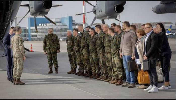 Vị cựu sĩ quan tình báo quân đội Mỹ nhấn mạnh: "Phải mất ba năm để thành lập lực lượng, nhưng chỉ những quốc gia yếu kém mới làm như vậy. Còn nếu Đức là một cường quốc quân sự thực sự, họ sẽ gửi ngay một lực lượng như vậy tới Lithuania và nói: Chúng tôi đã sẵn sàng rồi". 