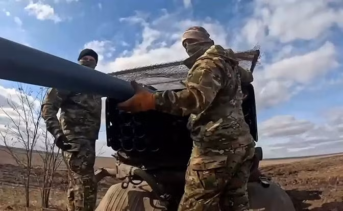 Quân đội Nga tiến vào khu vực này với tốc độ đáng báo động, sau khi tràn ngập Avdiivka, lực lượng chiến đấu được cho là sẽ dọn dẹp chiến trường trong thành phố. Sau đó, lực lượng này bắt đầu một cuộc tấn công mới ngay sau khi kết thúc dọn sạch bom mìn còn sót lại.