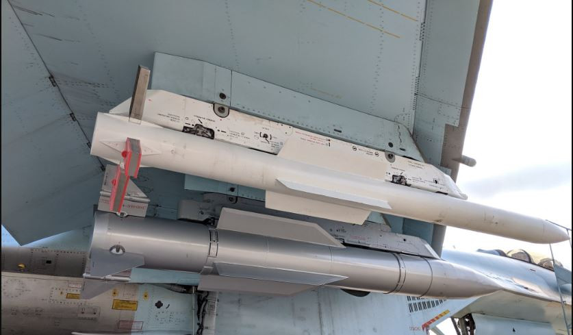 Một phi công MiG-29 của Ukraine với biệt hiệu “Juice” nói với tờ The Drive: “Chúng tôi đã biết về khả năng của tên lửa này (R-37M) khi giao chiến với nó, mặc dù chúng tôi đã sáng tạo ra các kỹ thuật để giúp tránh điều đó. Tuy nhiên, nó (R-37M) vẫn đang hạn chế khả năng thực hiện các nhiệm vụ của chúng tôi và tình hình trên không rất, rất khó khăn và rất rủi ro”.