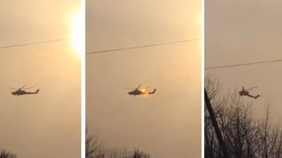 Tờ Daily Mail của Anh cho biết, đoạn video trên mạng xã hội cho thấy, chiếc trực thăng Mi-28N của quân đội Nga bị trúng tên lửa vào đuôi, sau đó vỡ đôi và đâm trực diện xuống mặt đất.