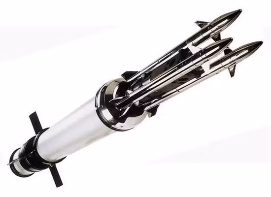 Điều đáng nói, đầu đạn của tên lửa Starlight rất đặc biệt, gồm ba thanh xuyên làm bằng hợp kim vonfram, mỗi thanh xuyên giống như một tên lửa nhỏ, có thể điều chỉnh đường bay.