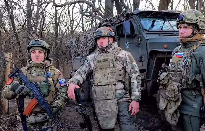 Nhưng vậy, sau khi đánh địch tạo thế ở khu vực phía nam Pokrovsk, đến nay, bước tiến của RFAF trên hướng đường cao tốc nối Pokrovsk với Konstantinovka ở khu vực phía đông nam đã được ghi nhận. Các nhóm nhỏ quân Ukraine đang cố gắng rút lui về phía bắc con đường này - theo hướng Malinovka và Novaya Poltavka.