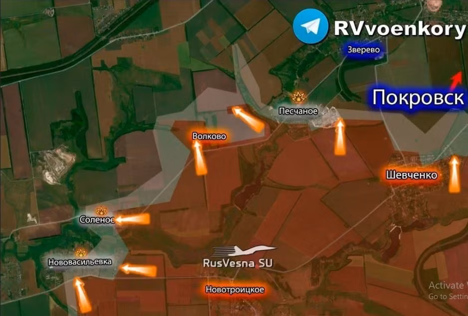 Theo kênh RVvoenkory, RFAF đang nỗ lực tạo thế bao vây Pokrovsk để buộc đối phương phải rời khỏi vị trí của họ. "Cuộc giao tranh vẫn tiếp diễn liên tục và không dừng lại ngay cả vào đêm giao thừa", sĩ quan thuộc Lữ đoàn 59 của Quân đội Ukraine (AFU), Sergei Tsekhotsky, cho biết.