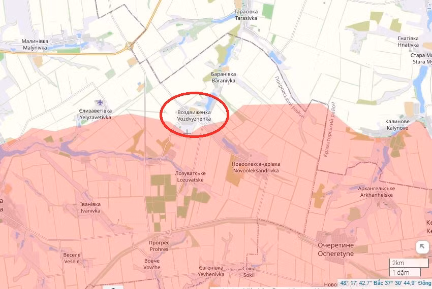 RFAF cũng đã đánh bật quân Ukraine khỏi một cứ điểm lớn, tiến quân dọc theo trục đường C-05-09-07. Có lẽ, mục tiêu chính của các hành động tấn công của RFAF theo hướng này là tiếp cận làng Elizavetovka và nút giao thông trên đường cao tốc N-32. Việc RFAF kiểm soát những nơi này sẽ cắt đứt các tuyến giao thông giữa Konstantinovka và Mirnograd. (Nguồn ảnh: Topwar, Rybar, Deep State, Liveuamap).