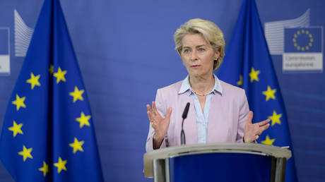 Ngày 30/11, bà Chủ tịch Liên minh châu Âu Von der Lein đã "vô tình" làm lộ bí mật của Ukraine, khi tiết lộ nước này thiệt mạng 100.000 người, trong khi Kiev luôn khẳng định, Quân đội Ukraine chỉ hy sinh hơn 10.000 người kể từ ngày bùng nổ xung đột với Nga (24/2); trong khi các tỉnh Donetsk, Lugansk, Kherson và Zaporozhye ở miền đông Ukraine đã trở thành "lãnh thổ mới" của Nga.