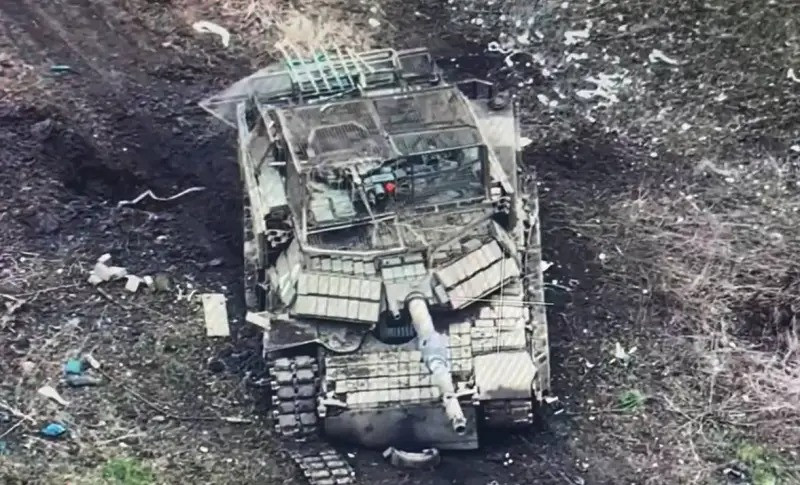 Sáng ngày 7/4, các đơn vị quân đội Nga (RFAF), đã sử dụng UAV FPV để phá hủy một xe tăng Abrams và một xe bọc thép cứu hộ (ARV), của Lữ đoàn bộ binh cơ giới 47 AFU, đang đột phá vào làng Demidovka.