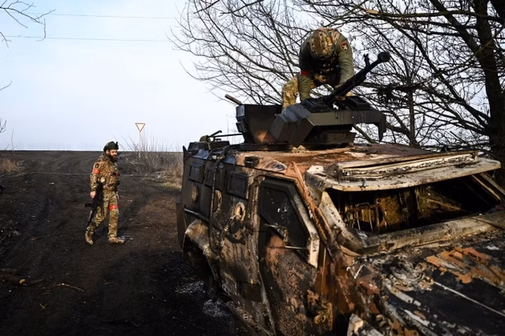 Trên thực tế, Tu viện St. Nicholas Gornalsky đã bị bom pháo của hai bên phá hủy. Nếu cần thiết, quân Nga có thể phá hủy các tòa nhà còn lại để đánh bật quân Ukraine ra khỏi đó, vì mạng sống của binh lính Nga là ưu tiên hàng đầu.