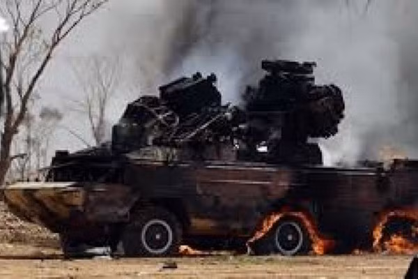 Năm 2020, cuộc xung đột giữa Armenia và Azerbaijan, UAV TB-2 do Thổ Nhĩ Kỳ cung cấp cho Azerbaijan, sử dụng tên lửa dẫn đường bằng laser chống lại xe tăng Armenia và các phương tiện chiến đấu khác.