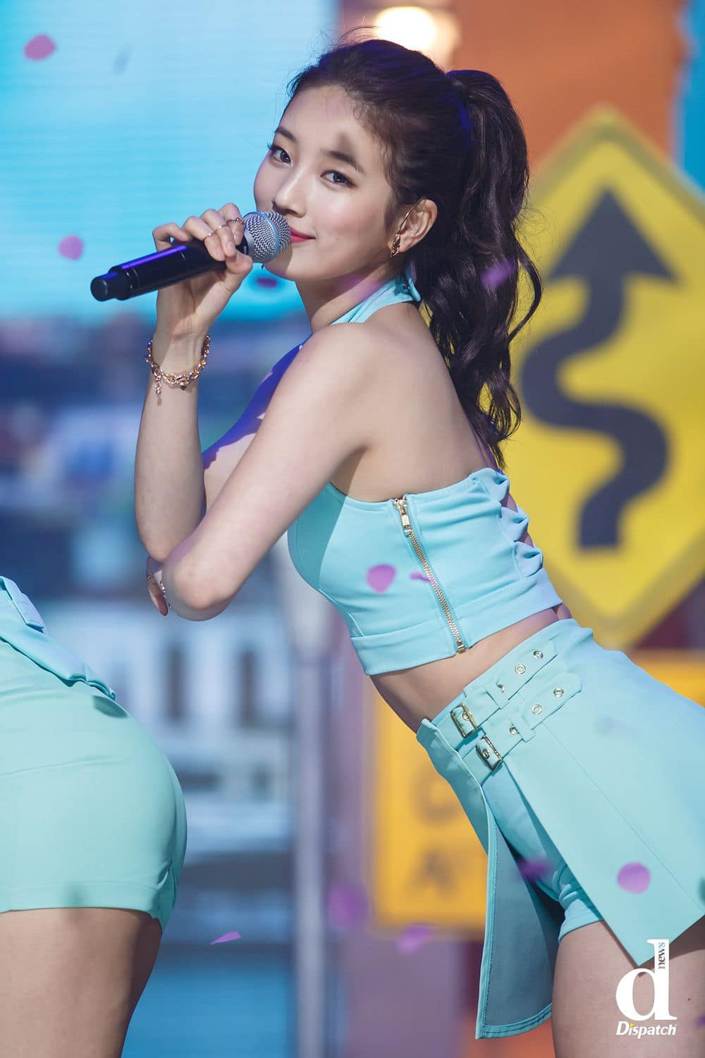 Theo cô nàng, đây là cách thức thải độc cơ thể, vừa hỗ trợ giảm cân vừa khiến làn da tươi trẻ.