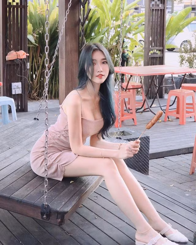 Sở hữu chiều cao vượt trội cùng thân hình chữ S vạn người mê, không khó để Fedora Ng nhận được những lời mời làm mẫu ảnh.