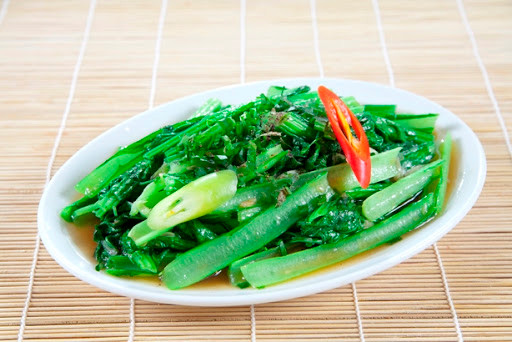 Xào rau không khó thế nhưng xào rau thế nào cho xanh và ngon thì lại không đơn giản. Cần phải nắm được kỹ thuật mà một mẹo nhỏ.