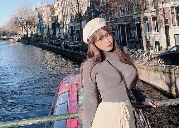 Người hâm mộ yêu thích dáng vẻ gợi cảm nhưng vẫn pha nét ngây thơ của Yumi.K.