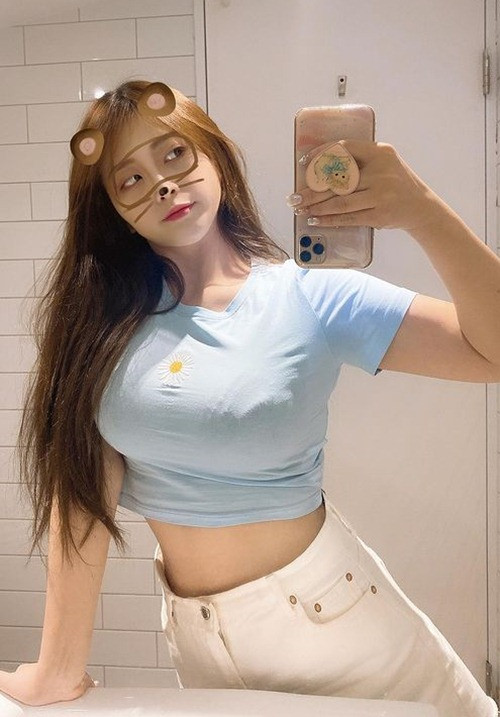 Chính vì thế, hot girl Yumi.K còn được mệnh danh là nữ thần ngực khủng.