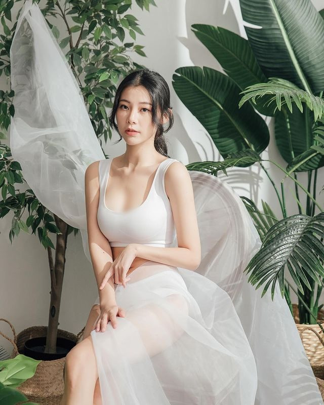 Dù năm nay đã 28 tuổi những Hương Hương vẫn khiến người khác cảm giác cô nàng vẫn chỉ như học sinh cấp ba nhờ khuôn mặt tươi trẻ của mình.