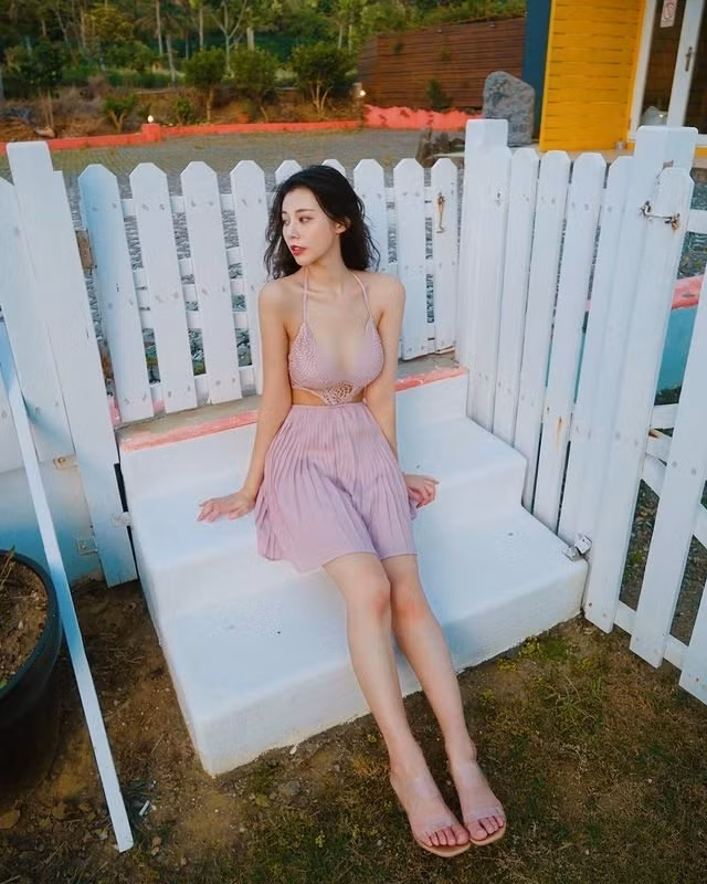 Trương Hương Hương là một trong nữ mẫu nữ được mệnh danh là "nữ thần thanh xuân" nhờ vẻ ngoài xinh đẹp, trẻ trung và thân hình đẹp chuẩn mực.