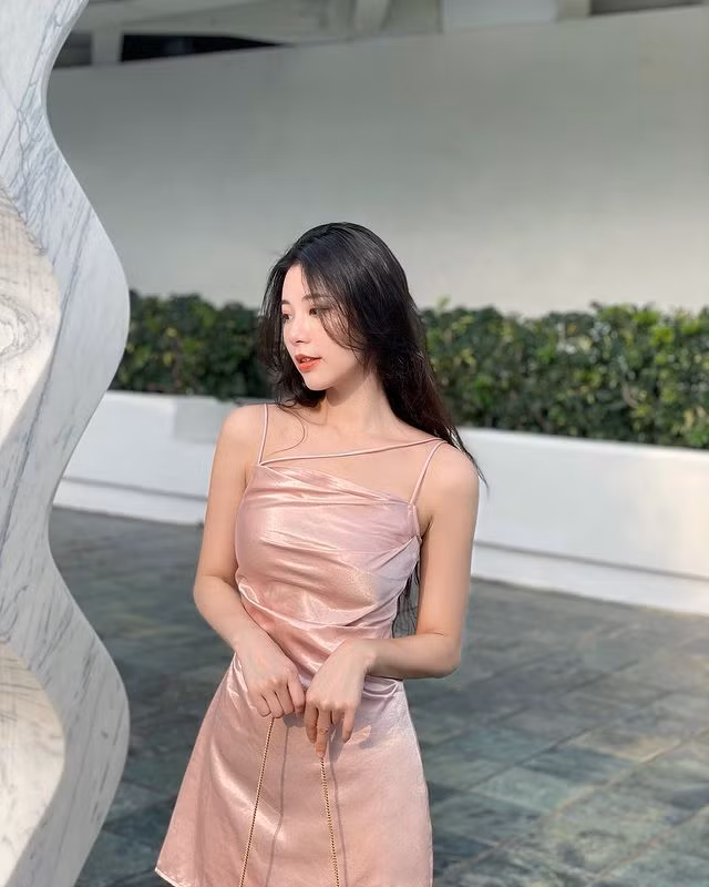 Không giống như nhiều mẫu nữ khác lợi dụng thời trang thiếu vải để khoe đường cong cơ thể triệt để.