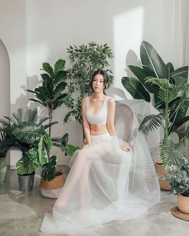 Tuy vậy, Hương Hương đã lên tiếng phủ nhận ngay lập tức và người hâm mộ hot girl lựa chọn tin tưởng cô nàng.