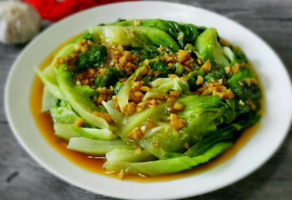 Theo các chuyên gia dinh dưỡng, món rau xà lách xào tỏi này có tác dụng phục hồi giấc ngủ sâu. Đối với những bạn hay cảm thấy áp lực, mất ngủ về đêm thì việc ăn nhiều món có rau xà lách rất có ích, nên ghi nhớ.