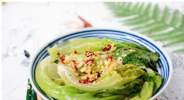 Nếu là người thích ăn cay, bạn cũng có thể cho thêm ớt để hợp khẩu vị với mình.