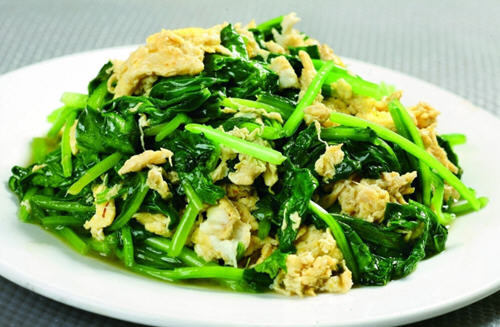 Cũng có thể dùng rau mồng tơi để xào trứng, tuy hương vị không độc đáo bằng nhưng cũng rất ngon.