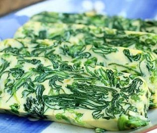 Theo nhiều đầu bếp, món bông lan trứng hấp rau mồng tơi mềm mịn, bổ dưỡng vô cùng thích hợp với trẻ nhỏ.