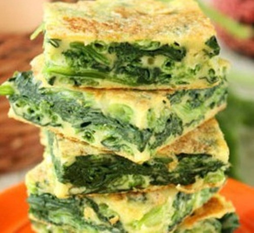 Ngoài ra, cũng có thể kết hợp rau mồng tơi và trứng theo cách rán, sẽ bớt nhiều công đoạn hơn.