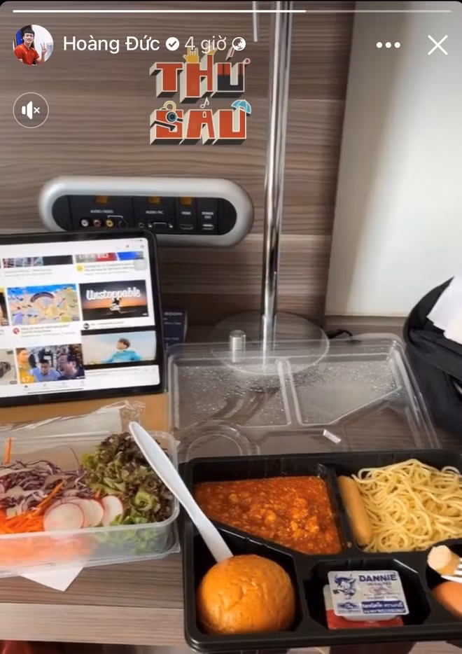 Hoàng Đức chia sẻ hình ảnh bữa ăn đầy đủ dinh dưỡng tại khách sạn nơi đội bóng cách ly. Phải ở một mình trong phòng, không thể giao lưu cùng đồng đội, anh giải trí bằng cách lướt mạng, xem phim. Ảnh: Hoàng Đức.