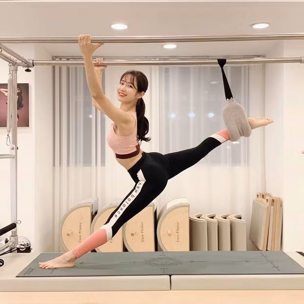 Bài tập kéo dài 50 phút này tốt nhất nên thực hiện song song các bài tập aerobic và kỵ khí, ví dụ như 20 phút thể dục kỵ khí và 30 phút tập aerobic có thể thúc đẩy quá trình đốt cháy chất béo, tránh mất cơ, tăng khối lượng cơ và giúp cải thiện sự trao đổi chất cơ bản.