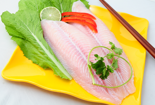 An ca phi le tai, nguoi dan ong bi khoet rong gan, nhoi day trung san