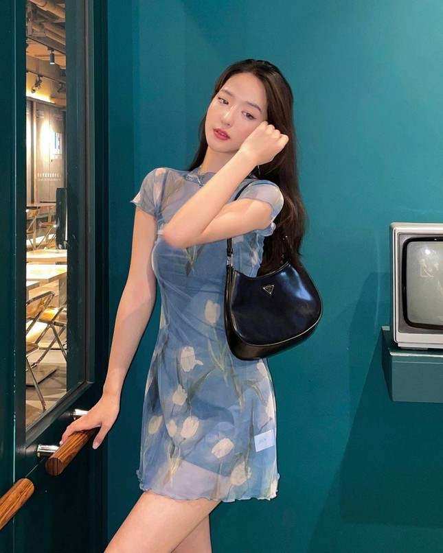 Cô thường xuyên đăng các clip chơi bóng rổ, thu hút triệu view.