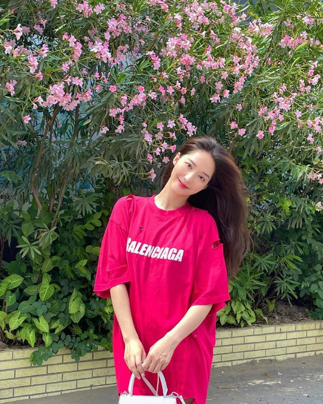 Xinh đẹp với thần thái cuốn hút, nữ sinh 10x được dân mạng gọi là "thiên thần bóng rổ" xứ Trung.