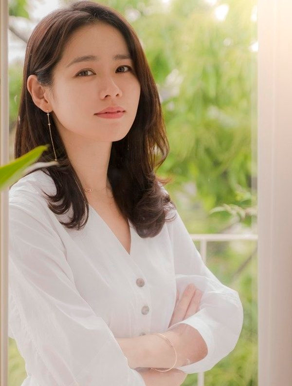 Vóc dáng thon thả, quyến rũ của các sao nữ xứ Hàn có thể đáp ứng bất cứ gu ăn mặc thời thượng nào, thực sự khiến nhiều cô gái phải ghen tị. Không thể phủ nhận rằng vẻ đẹp tự nhiên khó có thể có tác động, nhưng việc luyện tập chăm chỉ và ăn kiêng giảm cân là hoàn toàn không thể thiếu.