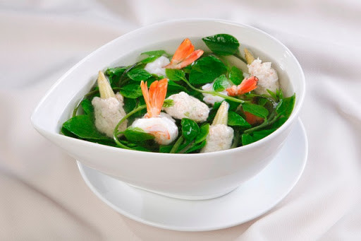 Cuối cùng, không nấu chung thịt bò và mùng tơi, đây là 2 thực phẩm kị nhau, nấu chung sẽ khiến hệ tiêu hóa hoạt động kém hiệu quả.