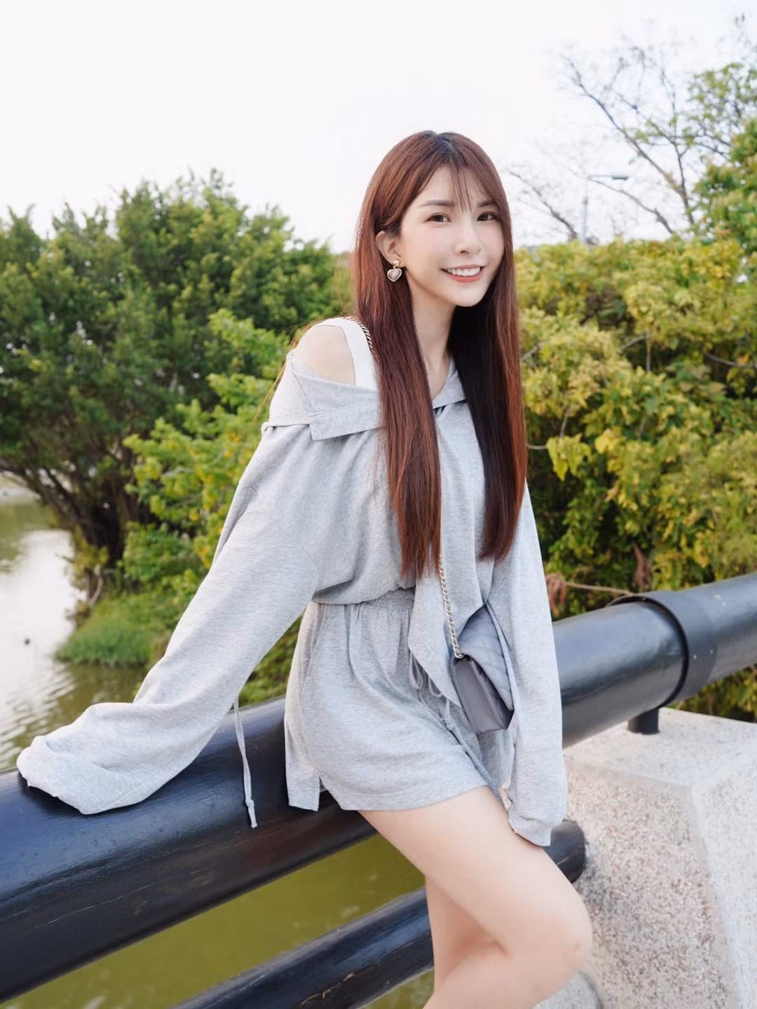 Hot mom cũng chia sẻ thêm rằng, có thể chế độ ăn của cô không phù hợp với nhiều người, vì vậy mọi người chỉ cần nhớ là lượng calo nạp vào phải it hơn lượng calo thải ra.