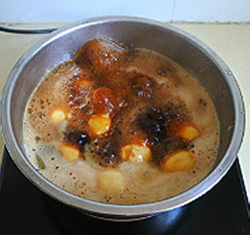 Bước cuối cùng là tắt bếp, bắc ra để nguội, ngâm thêm trong nồi khoảng 2 tiếng đồng hồ cho ngấm.