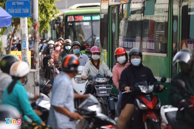 GrabBike, Now co duoc hoat dong sau Chi thi 10 cua TP.HCM?