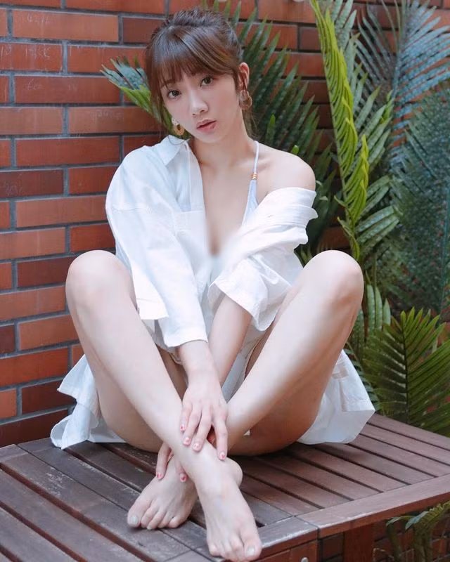 Trước đó, Bella cũng chủ động đăng ký hỗ trợ khám chữa bệnh tuyến đầu và đi tiêm chủng ngay khi được kêu gọi.