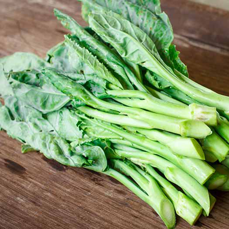 Thứ ba là cải làn, cùng khối lượng với cải ngọt, cải làn chứa 121 mg canxi. Theo các chuyên gia dinh dưỡng, cải làn là một trong những loài rau giàu canxi, kali và magiê, nó là một loại rau toàn diện giúp bổ sung khoáng chất.