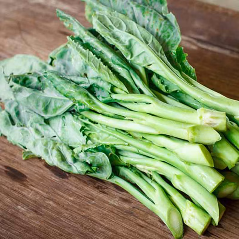 Thứ ba là cải làn, cùng khối lượng với cải ngọt, cải làn chứa 121 mg canxi. Theo các chuyên gia dinh dưỡng, cải làn là một trong những loài rau giàu canxi, kali và magiê, nó là một loại rau toàn diện giúp bổ sung khoáng chất.