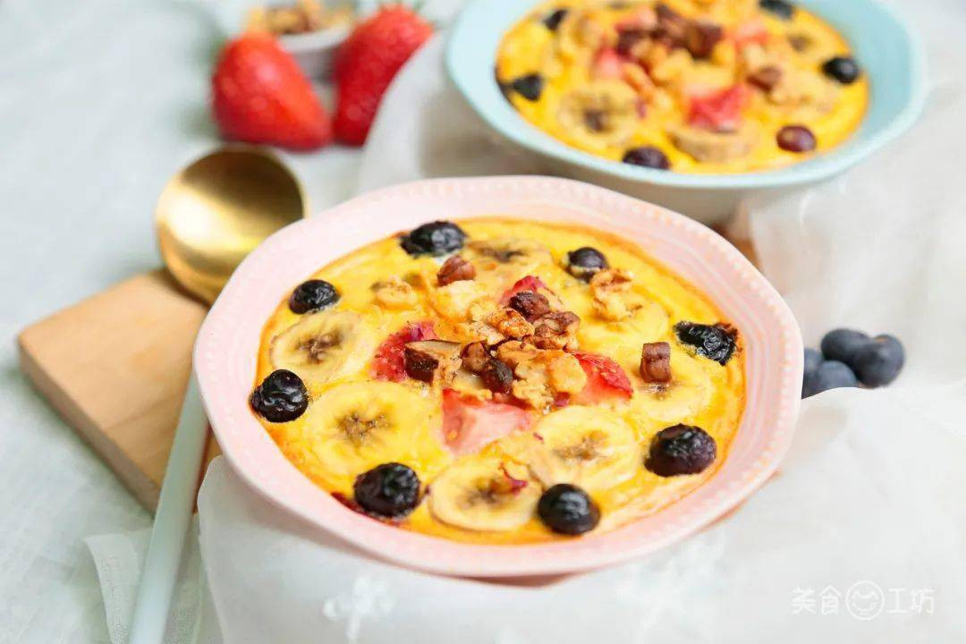 Bạn là một tín đồ ăn ngọt nhưng lại sợ béo? Hãy đến với món ăn được xem như "ngôi sao ăn kiêng" - Món chuối yến mạch nướng cùng trứng sữa.