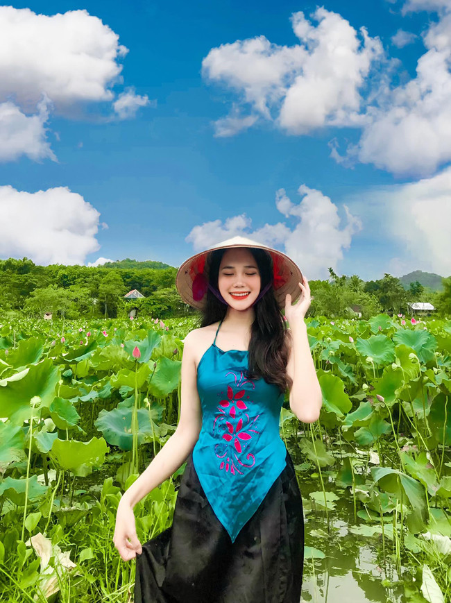 Trần Thư ngoài đời là một cô gái năng động.